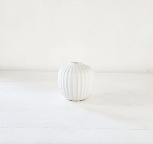 Ceramic Mini Ribbed Budvase - White - <p style='text-align: center;'><b>HOT NEW ITEM</b><br>
R 20</p>